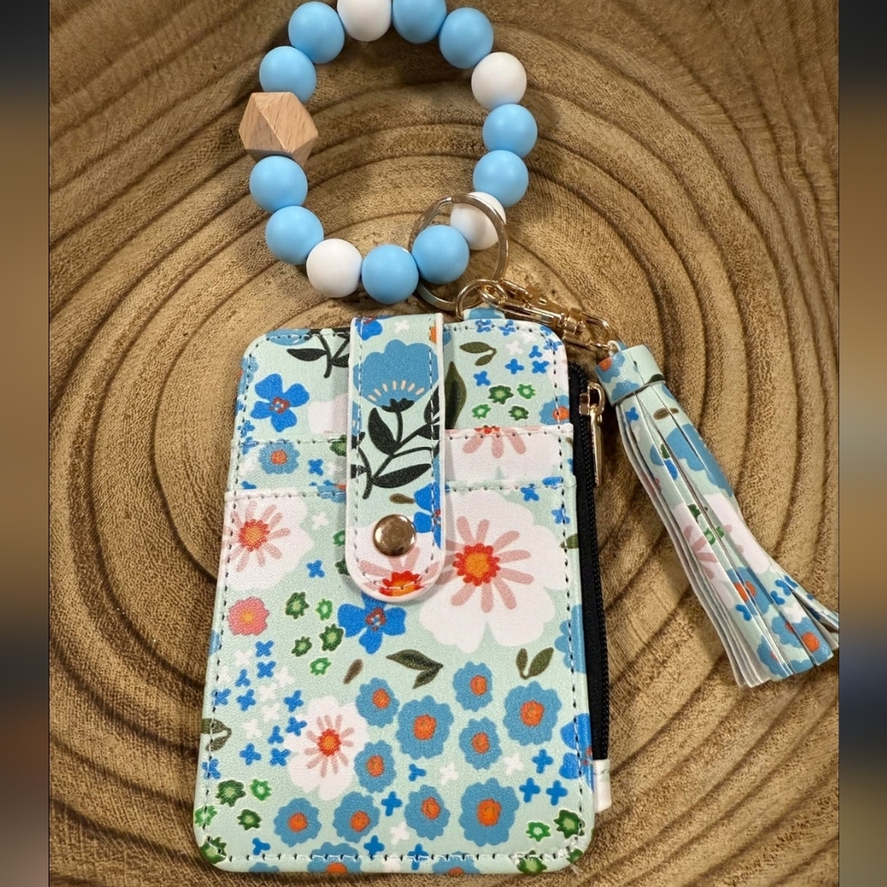 Mud & Moo Boutique Silicone Bead Wristlet w/Card Holder Keychain